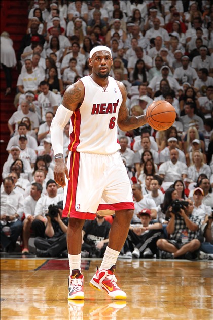 热刺vs布拉格斯拉维亚：里沙利松搭档库杜斯，范德芬出战（热刺迎战布拉格斯拉维亚：里沙利松联手库杜斯，范德芬确认出场）