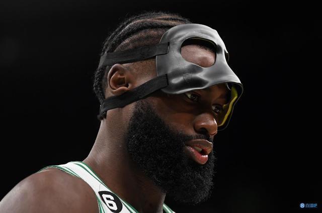 邮报整理C罗豪车收藏：有多辆布加迪，最贵的车价值850万英镑（邮报盘点C罗名车库：布加迪不止一辆，顶级车型价值850万英镑）