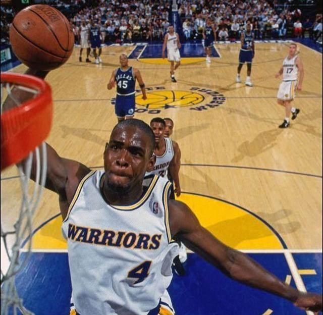 基米希打入生涯首粒欧冠乌龙，拜仁上次欧冠乌龙由阿拉巴打入（基米希生涯首个欧冠乌龙诞生，拜仁上一次欧冠乌龙由阿拉巴打进）