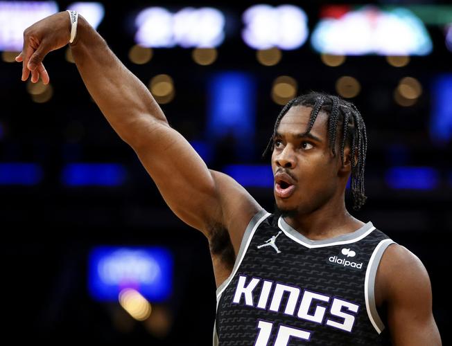 2025职业联赛颁奖多项评选难以服众 满屏尽是C语言（2025职业联赛颁奖争议四起 多项评选难服众 “C语言”刷屏）