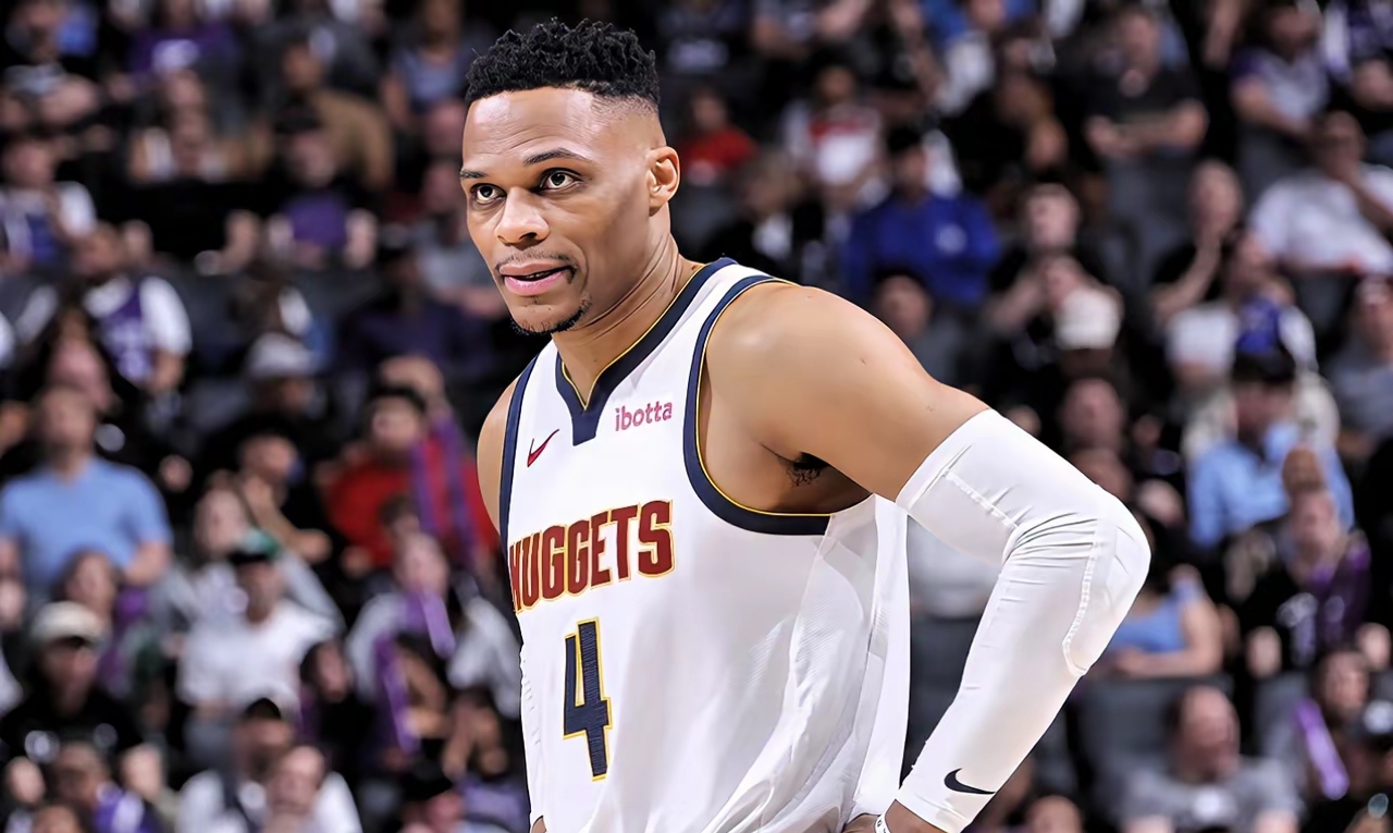 状态火热！乔治半场13中8得到27分3篮板4助攻（手感爆棚！乔治半场13投8中砍下27分3板4助）