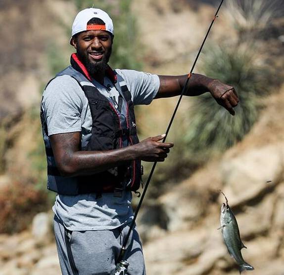 遗憾空砍！伦纳德20中10砍下30分，背靠背2场均贡献30+（空砍憾负！伦纳德20投10中砍下30分，背靠背两战场均30+）
