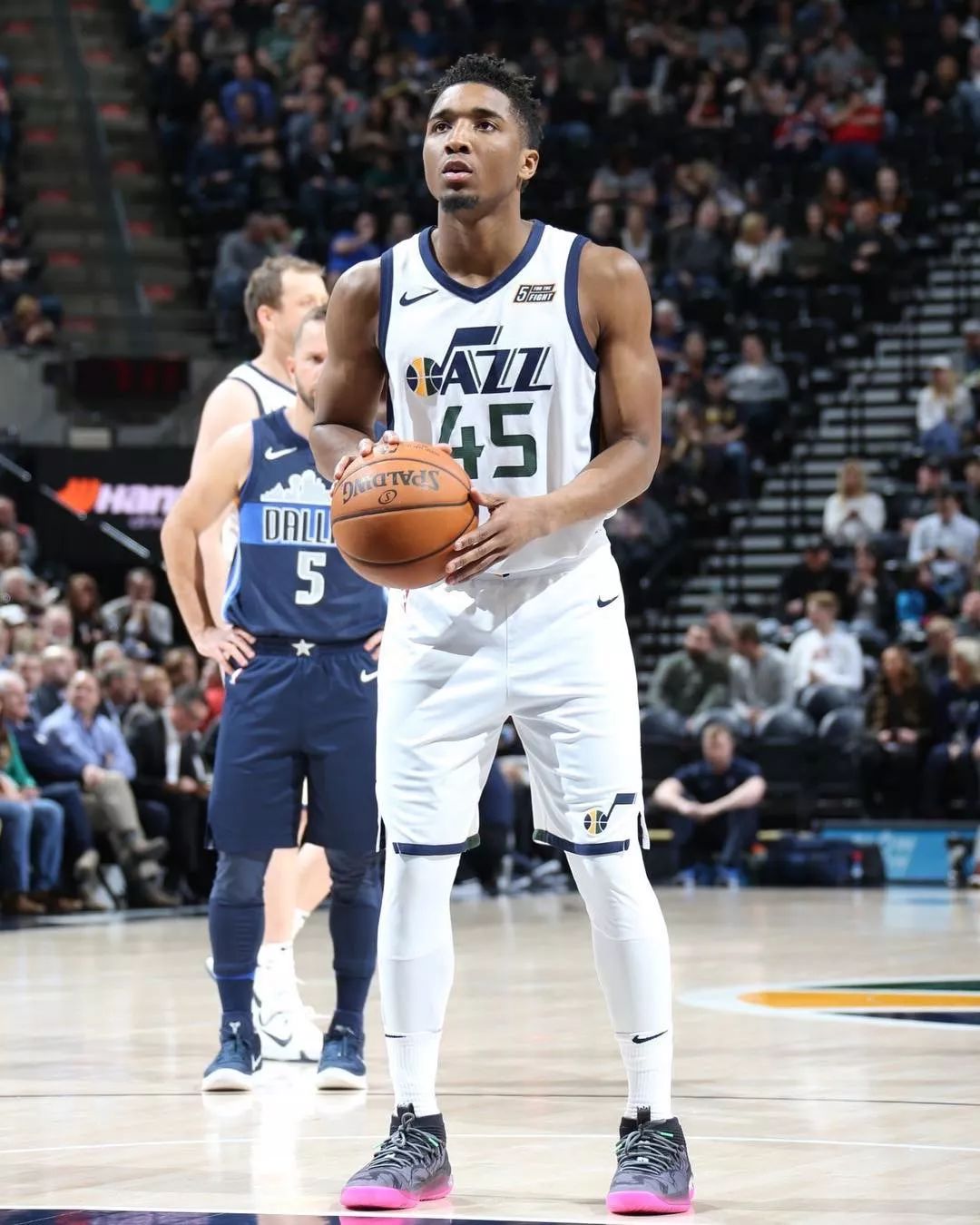 亚当·沃顿的欧冠梦：曼联的挑战与机遇（亚当·沃顿逐梦欧冠：曼联的困境与契机）